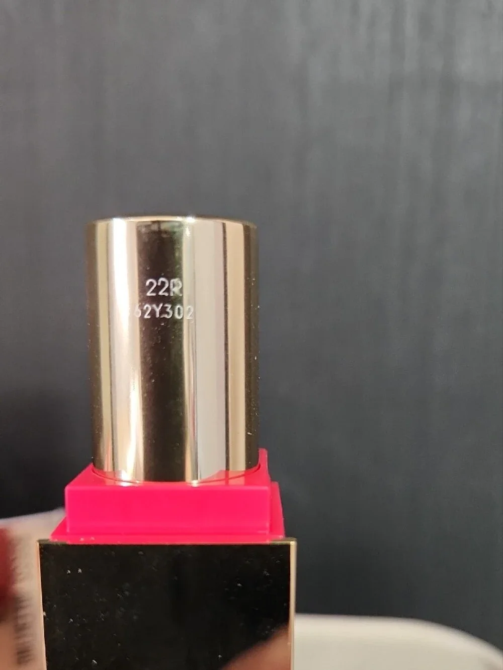 Rosso Valentino Satin 22R Lipstick -